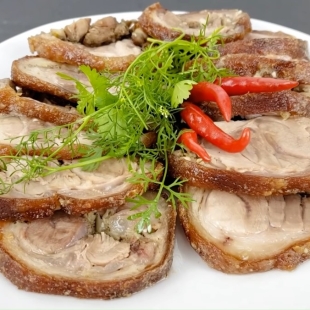 GIÒ HEO CHIÊN NƯỚC MẮM