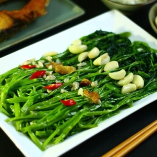 RAU MUỐNG XÀO CHAO